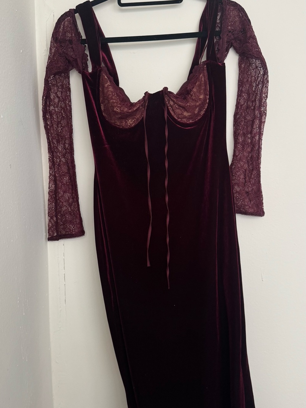 House of CB Ivy Black Cherry Velvet Dress - Picture 4 of 7